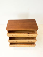 Afbeelding in Gallery-weergave laden, Zweede Vintage Ladekast, Teak en Berken
