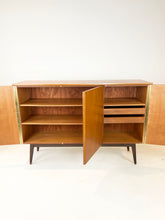 Afbeelding in Gallery-weergave laden, Scandinavisch Teak Dressoir
