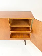 Afbeelding in Gallery-weergave laden, Scandinavisch Teak Dressoir
