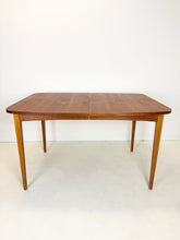 Load image into Gallery viewer, Vintage Teak Eettafel
