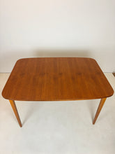 Load image into Gallery viewer, Vintage Teak Eettafel
