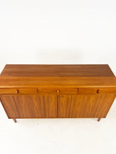 Afbeelding in Gallery-weergave laden, Klein Teak Dressoir / Sideboard, Bertil Fridhagen voor Bodafors
