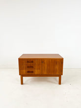 Afbeelding in Gallery-weergave laden, Lage Teak Opbergkast
