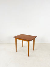 Afbeelding in Gallery-weergave laden, Teak Bijzettafeltje
