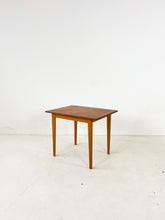 Afbeelding in Gallery-weergave laden, Teak Bijzettafeltje
