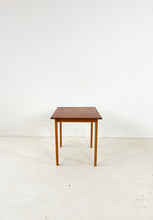 Afbeelding in Gallery-weergave laden, Teak Bijzettafeltje
