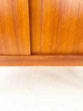 Load image into Gallery viewer, Scandinavische Vintage Boekenkast / Wandkast
