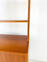Load image into Gallery viewer, Scandinavische Vintage Boekenkast / Wandkast
