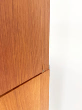Load image into Gallery viewer, Scandinavische Vintage Boekenkast / Wandkast
