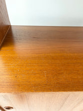 Load image into Gallery viewer, Scandinavische Vintage Boekenkast / Wandkast
