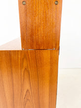 Load image into Gallery viewer, Scandinavische Vintage Boekenkast / Wandkast
