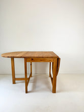 Load image into Gallery viewer, Karin Mobring Hangoortafel (jaren 70)
