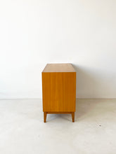 Load image into Gallery viewer, Vintage Ladekast uit Zweden
