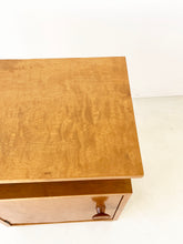 Afbeelding in Gallery-weergave laden, Zweeds Vintage Nachtkastje
