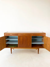 Afbeelding in Gallery-weergave laden, Scandinavisch Vintage Dressoir
