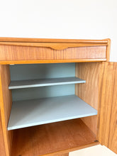 Afbeelding in Gallery-weergave laden, Scandinavisch Vintage Dressoir
