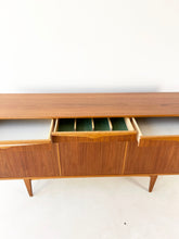 Afbeelding in Gallery-weergave laden, Scandinavisch Vintage Dressoir
