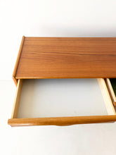Afbeelding in Gallery-weergave laden, Scandinavisch Vintage Dressoir
