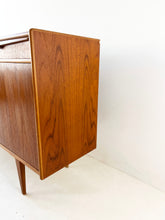 Afbeelding in Gallery-weergave laden, Scandinavisch Vintage Dressoir
