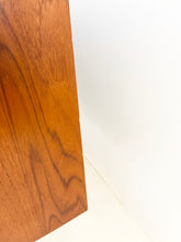 Afbeelding in Gallery-weergave laden, Scandinavisch Vintage Dressoir

