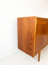 Afbeelding in Gallery-weergave laden, Scandinavisch Vintage Dressoir

