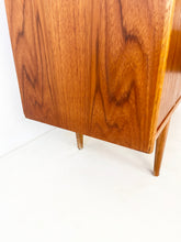 Afbeelding in Gallery-weergave laden, Scandinavisch Vintage Dressoir
