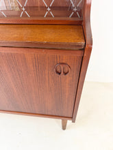 Afbeelding in Gallery-weergave laden, Deense Teak Wandkast
