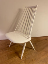 Afbeelding in Gallery-weergave laden, “Mademoiselle” Stoel door Ilmari Tapiovaara
