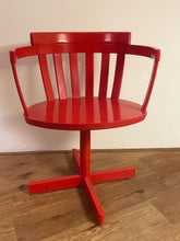 Load image into Gallery viewer, Swivel Chair Edsby explore
