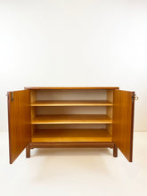 Afbeelding in Gallery-weergave laden, Vintage Teak Kastje
