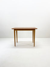 Afbeelding in Gallery-weergave laden, Vintage Teak Bijzettafel
