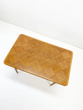 Afbeelding in Gallery-weergave laden, Vintage Teak Bijzettafel
