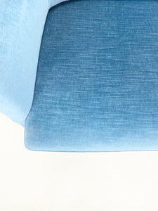 <tc>Blue Velvet Couch</tc>