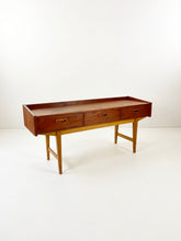 Afbeelding in Gallery-weergave laden, Laag Klein Dressoir

