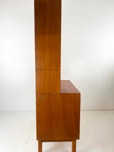 Afbeelding in Gallery-weergave laden, Kleine Teak Wandkast
