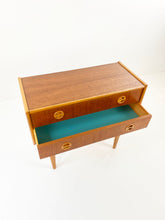 Load image into Gallery viewer, Vintage chest of drawers
