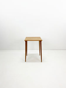 <transcy>Teak Side Table</transcy>