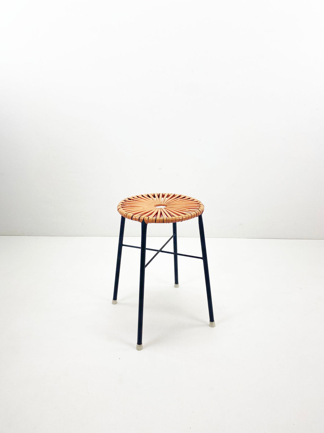 <transcy>Midcentury stool 50s</transcy>
