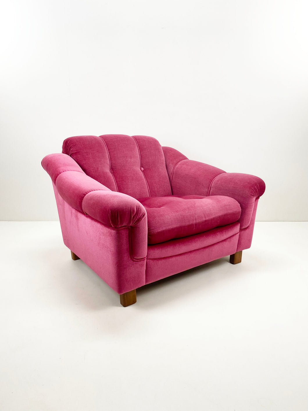 <transcy>Pink Mohair Velor Armchair</transcy>