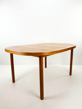 Afbeelding in Gallery-weergave laden, Ovale Vintage Teak Eettafel
