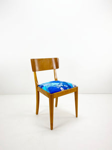 <transcy>Vintage Chair(s) (sold separately)</transcy>