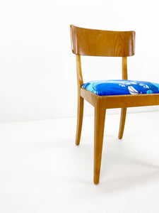 <transcy>Vintage Chair(s) (sold separately)</transcy>