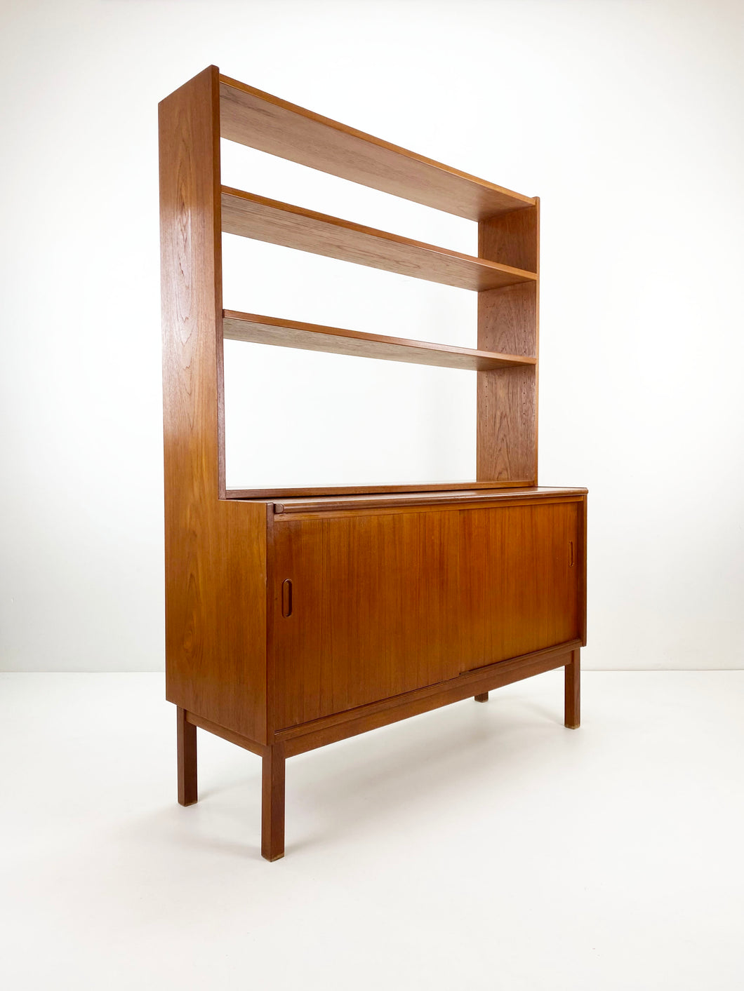 Teak Wandkast - Winst aan hulp Oekraïne