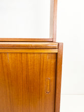 Afbeelding in Gallery-weergave laden, Teak Wandkast - Winst aan hulp Oekraïne
