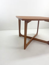 Load image into Gallery viewer, &lt;transcy&gt;Teak Coffee Table&lt;/transcy&gt;
