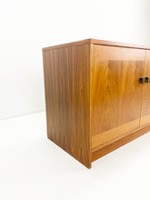 Load image into Gallery viewer, &lt;transcy&gt;Scandinavian Teak Kabinet&lt;/transcy&gt;
