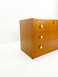 <transcy>Teak Chest of Drawers</transcy>