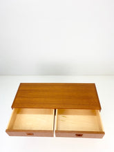 Load image into Gallery viewer, Teak Bijzettafel / Bijzetkastje
