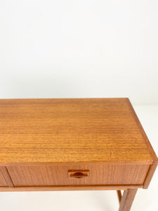 Teak Bijzettafel / Bijzetkastje