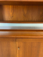 Load image into Gallery viewer, Teak Boekenkast / Wandkast / Keukenkast
